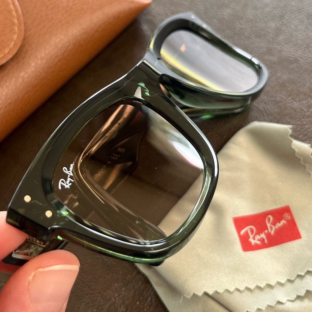 RAY-BAN limited edition WAYFARER REVERSE Sunglasses w/ dark green frame $215